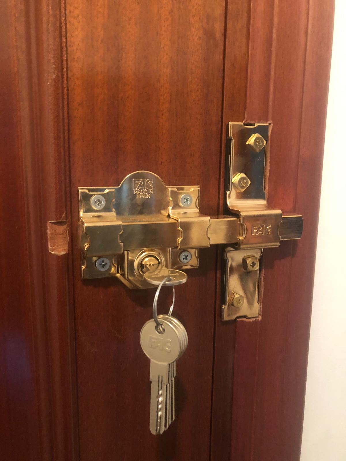 Cambio de cerradura y bombín de seguridad en Benalmádena